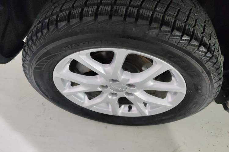 Used Jeep Cherokee 2017 2.0L Superior Edition Right Rear Wheel Hub