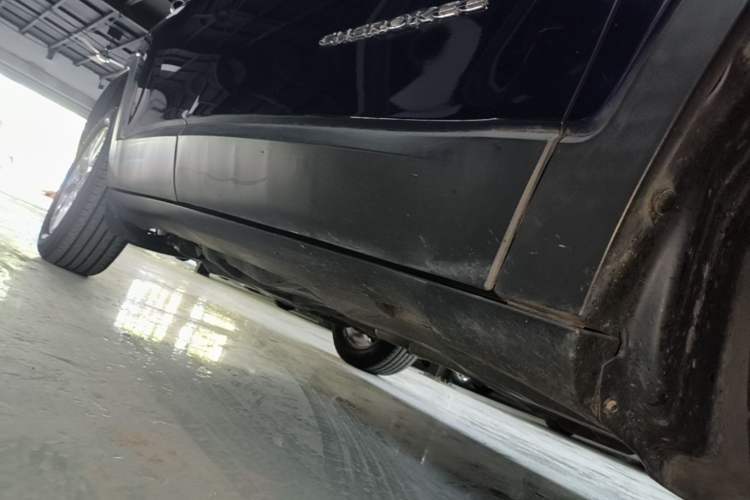 Used Jeep Cherokee 2017 2.0L Superior Edition Right Side Sill