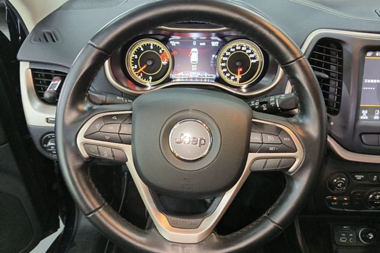 Used Jeep Cherokee 2017 2.0L Superior Edition Steering Wheel