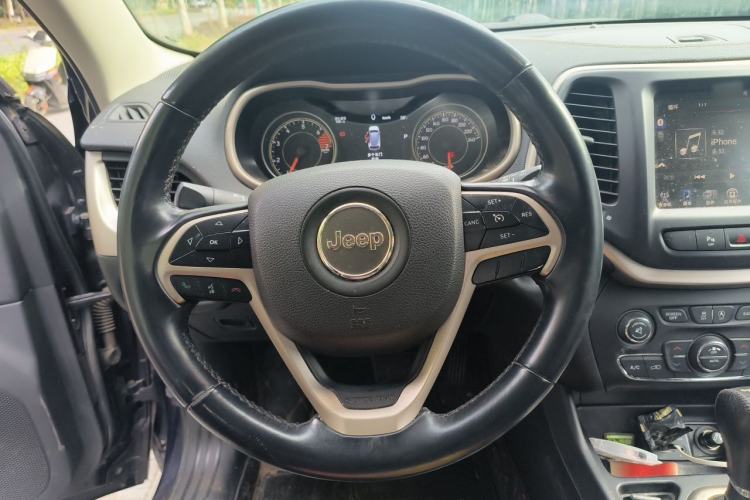 Used Jeep Cherokee 2017 2.0L Superior Edition Steering Wheel