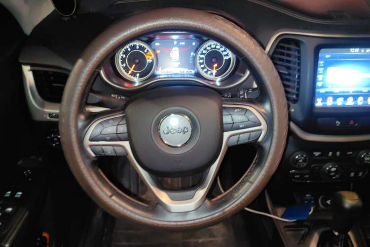 Used Jeep Cherokee 2017 2.0L Superior Edition Steering Wheel