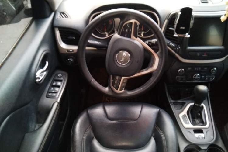 Used Jeep Cherokee 2017 2.0L Superior Edition Steering Wheel