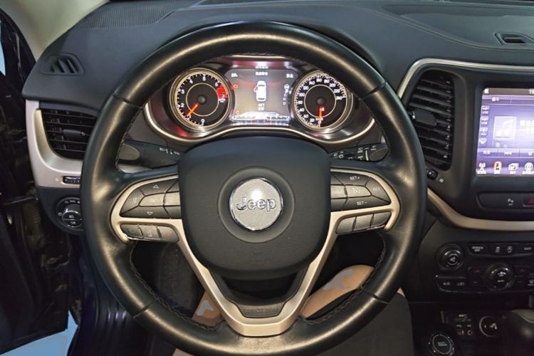 Used Jeep Cherokee 2017 2.4L Professional Smart Edition Steering Wheel
