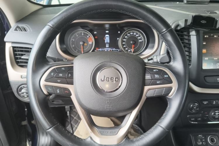 Used Jeep Cherokee 2017 2.0L Superior Edition Steering Wheel