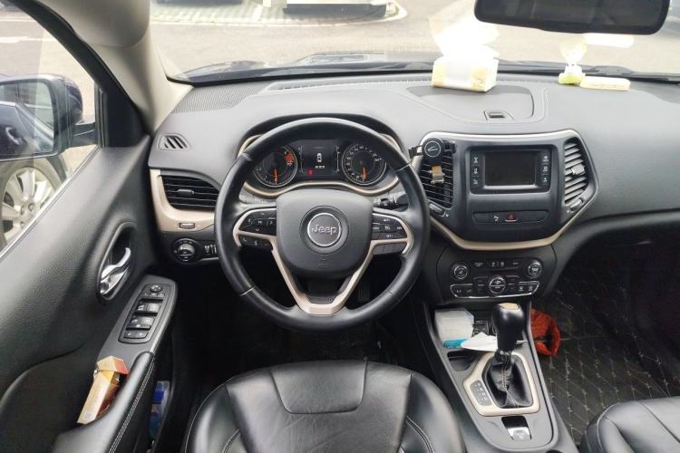 Used Jeep Cherokee 2017 2.4L Leading Edition Steering Wheel