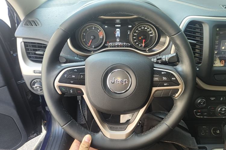 Used Jeep Cherokee 2017 2.0L Superior Edition Steering Wheel