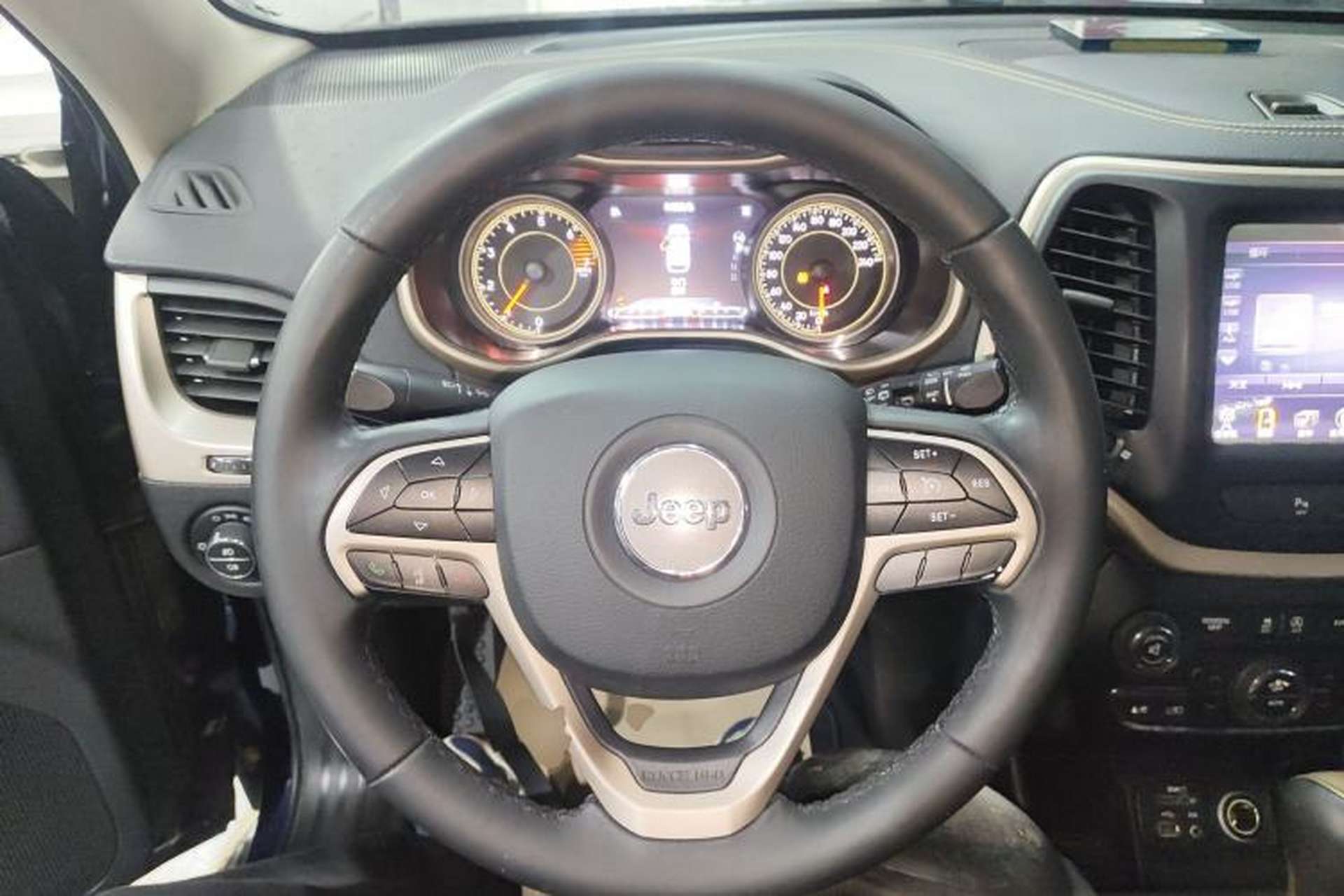 Used Jeep Cherokee 2017 2.0L Superior Edition Steering Wheel