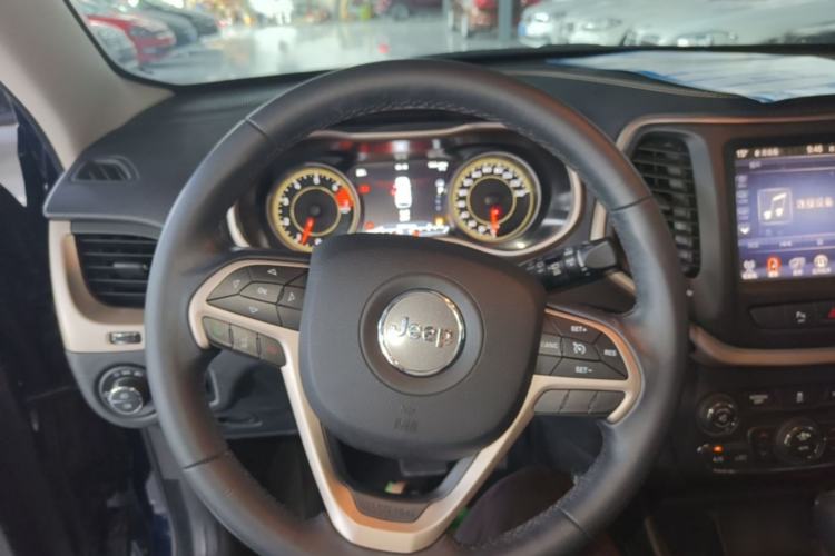 Used Jeep Cherokee 2017 2.0L Superior Edition Steering Wheel