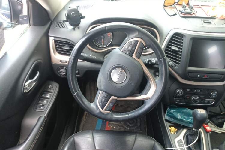 Used Jeep Cherokee 2017 2.0L Superior Edition Steering Wheel
