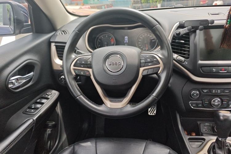 Used Jeep Cherokee 2017 2.4L Leading Smart Edition Steering Wheel