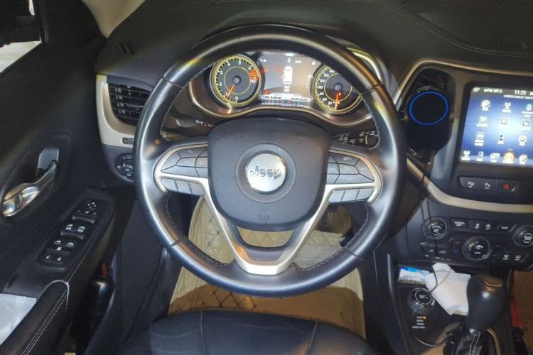 Used Jeep Cherokee 2017 2.4L Superior Edition Steering Wheel