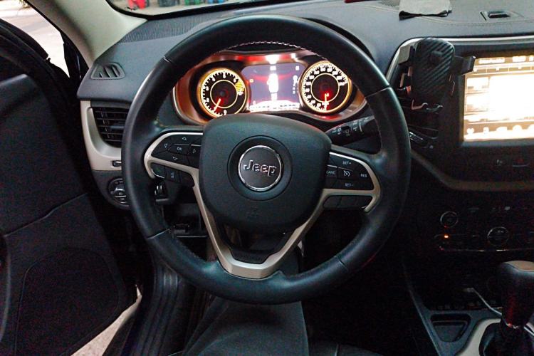 Used Jeep Cherokee 2017 2.0L Superior Edition Steering Wheel