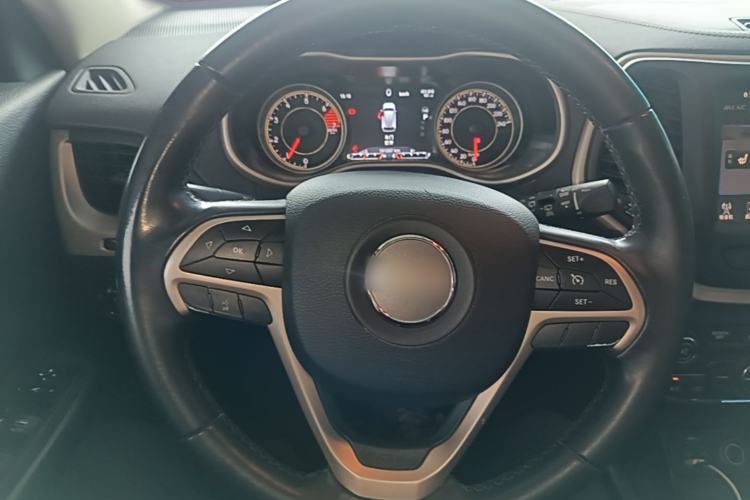 Used Jeep Cherokee 2017 2.0L Superior Edition Steering Wheel