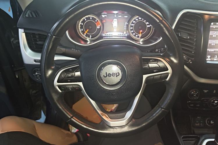 Used Jeep Cherokee 2017 2.4L Leading Smart Edition Steering Wheel