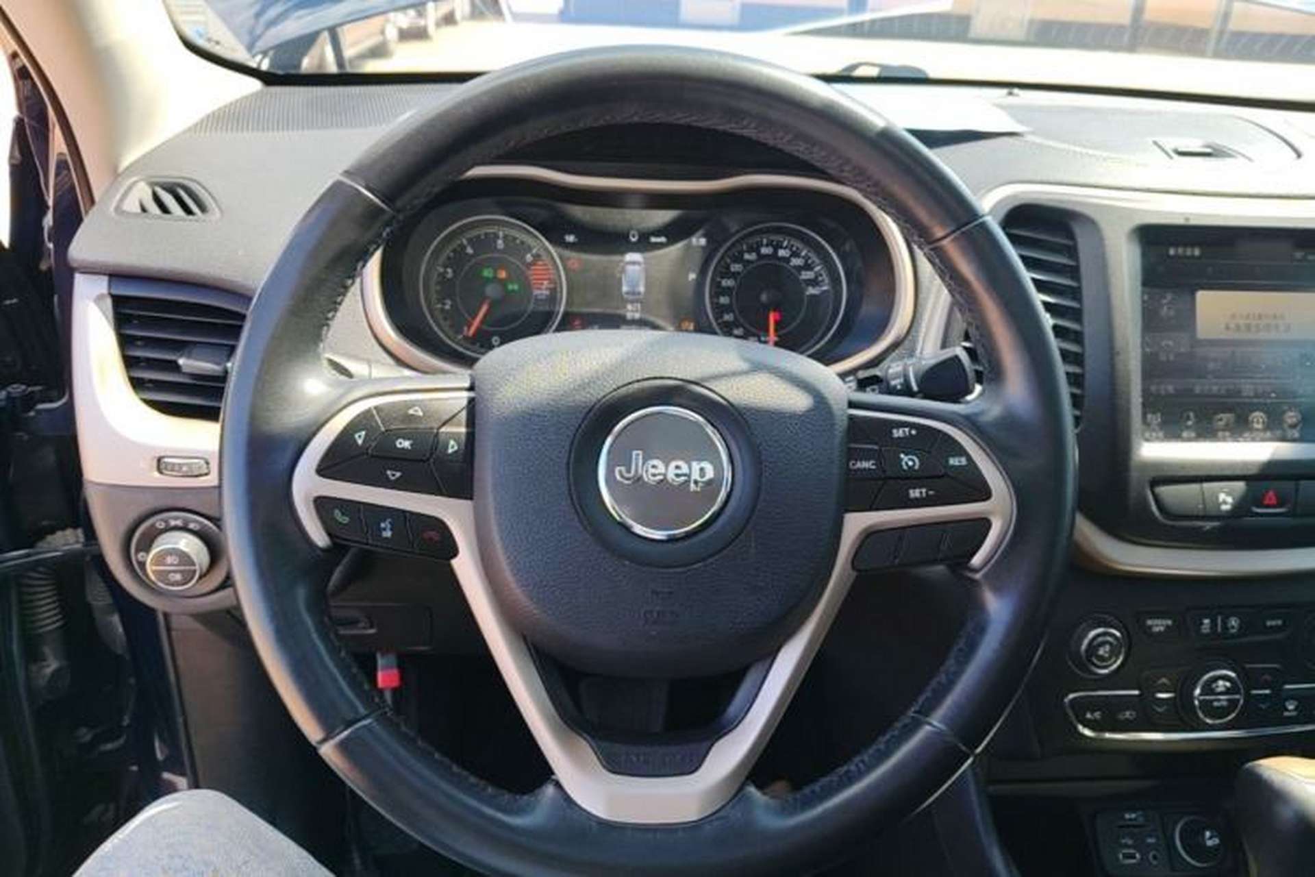Used Jeep Cherokee 2017 2.0L Superior Edition Steering Wheel