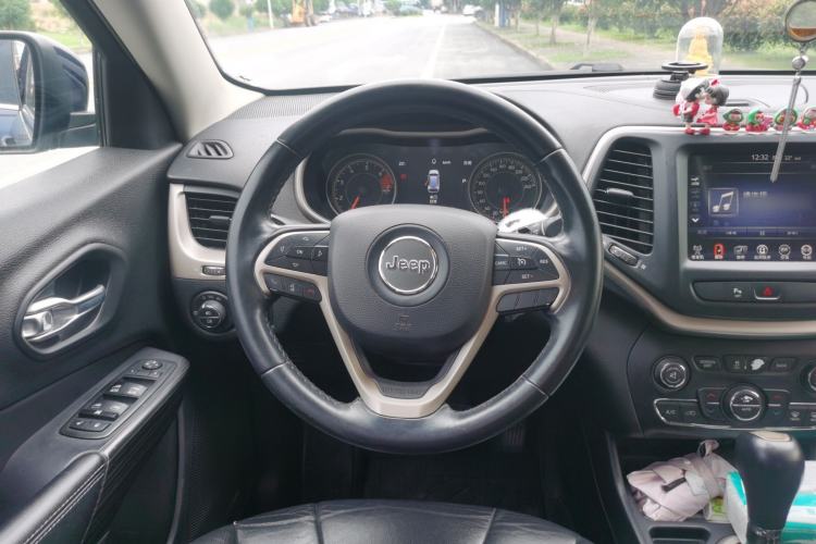Used Jeep Cherokee 2017 2.0L Superior Edition Steering Wheel