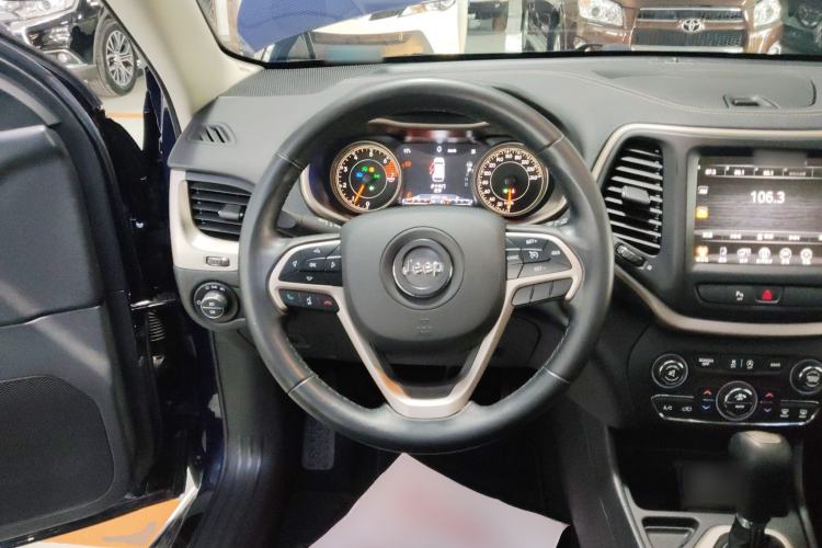 Used Jeep Cherokee 2017 2.0L Superior Edition Steering Wheel