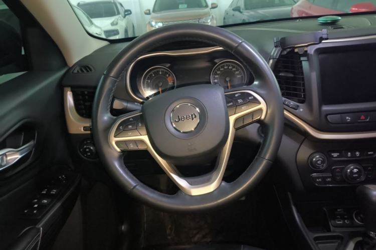 Used Jeep Cherokee 2017 2.0L Superior Edition Steering Wheel