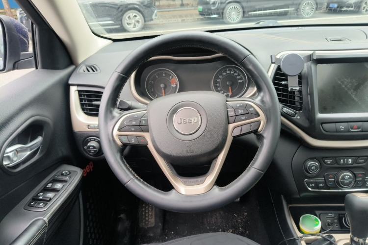 Used Jeep Cherokee 2017 2.0L Superior Edition Steering Wheel