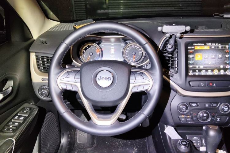 Used Jeep Cherokee 2017 2.4L Professional Smart Edition Steering Wheel
