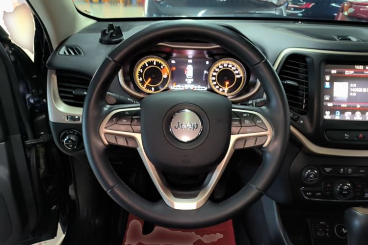 Used Jeep Cherokee 2017 2.0L Superior Edition Steering Wheel