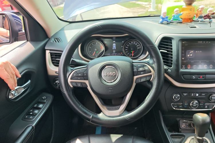 Used Jeep Cherokee 2017 2.0L Superior Edition Steering Wheel