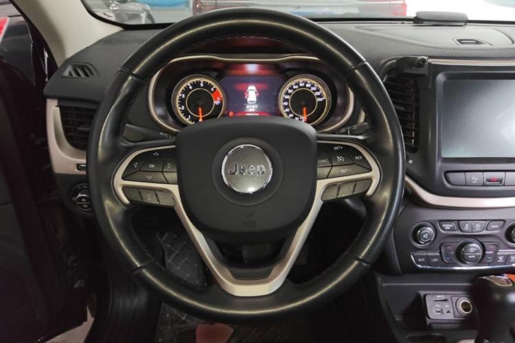 Used Jeep Cherokee 2017 2.0L Superior Edition Steering Wheel