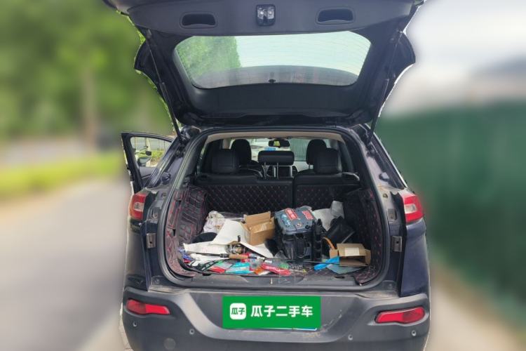 Used Jeep Cherokee 2017 2.0L Superior Edition Trunk