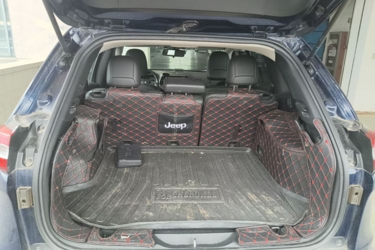 Used Jeep Cherokee 2017 2.0L Superior Edition Trunk