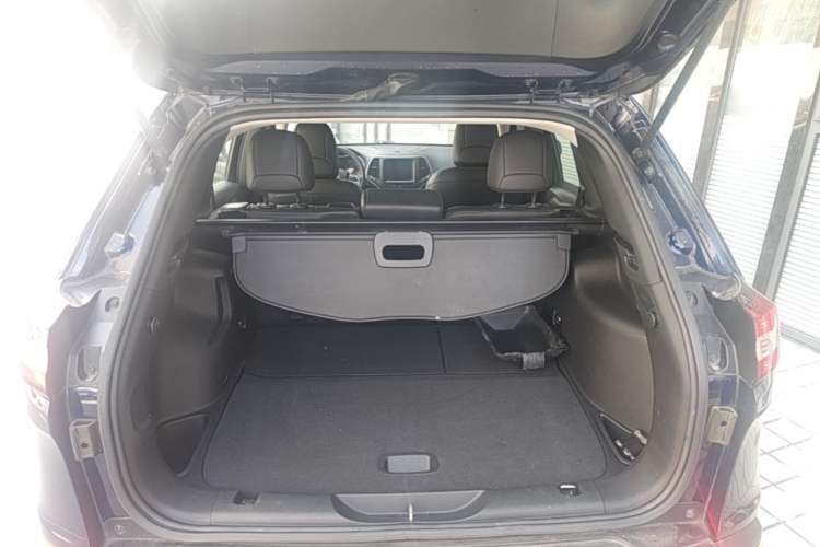 Used Jeep Cherokee 2017 2.0L Superior Edition Trunk