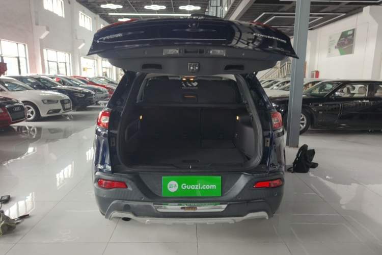 Used Jeep Cherokee 2017 2.0L Superior Edition Trunk