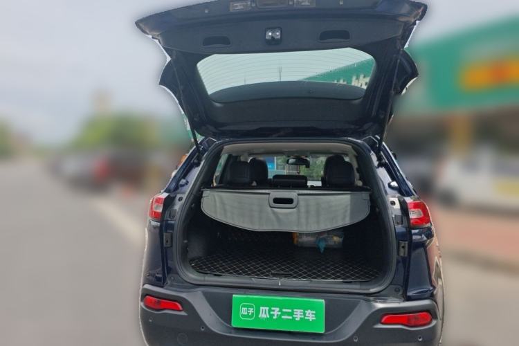 Used Jeep Cherokee 2017 2.4L Leading Smart Edition Trunk