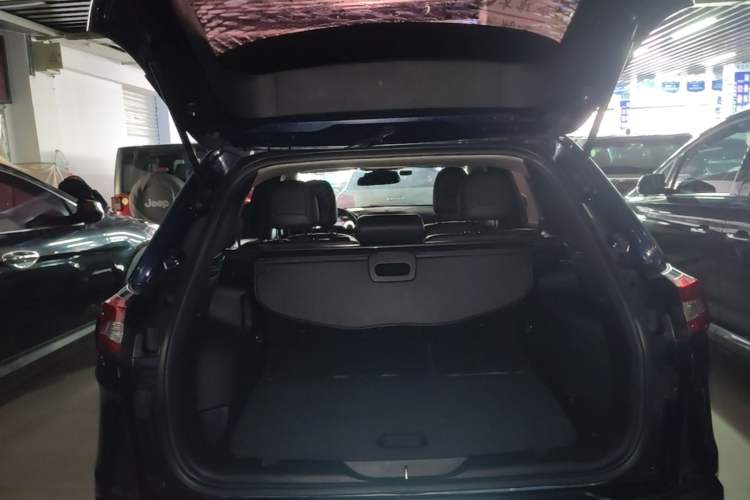 Used Jeep Cherokee 2017 2.4L Leading Smart Edition Trunk
