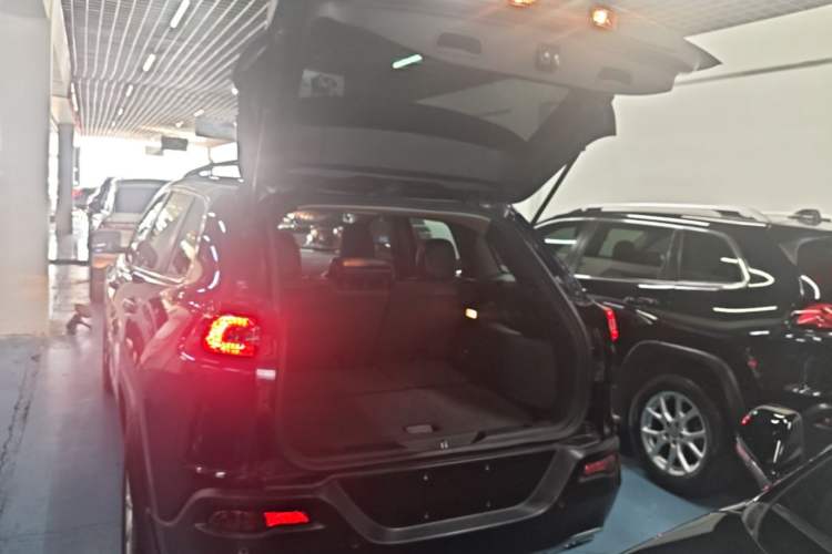 Used Jeep Cherokee 2017 2.4L Leading Smart Edition Trunk