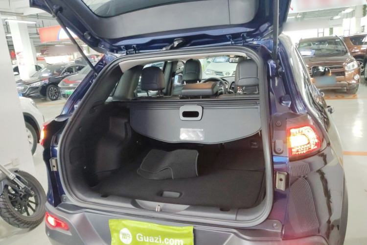 Used Jeep Cherokee 2017 2.0L Superior Edition Trunk