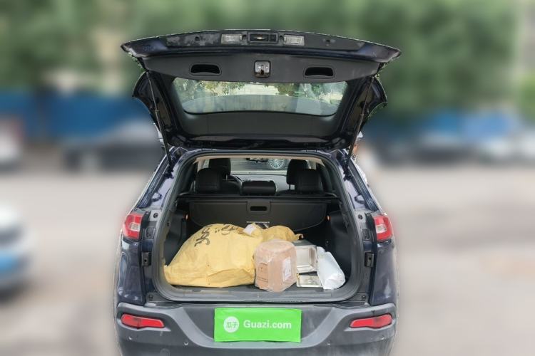 Used Jeep Cherokee 2017 2.0L Superior Edition Trunk