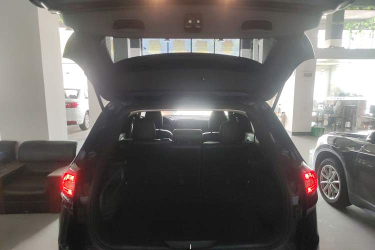 Used Jeep Cherokee 2017 2.0L Superior Edition Trunk