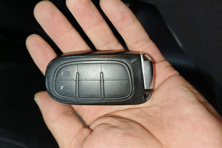 Used Jeep Cherokee 2017 2.0L Superior Edition Vehicle Key