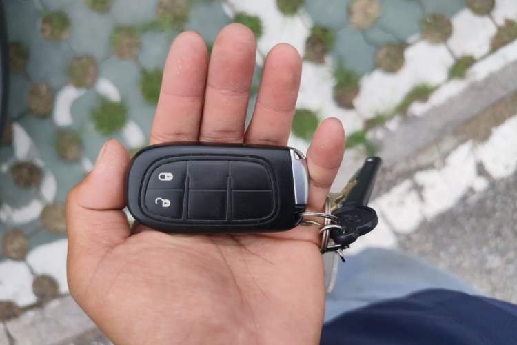 Used Jeep Cherokee 2017 2.4L Leading Edition Vehicle Key