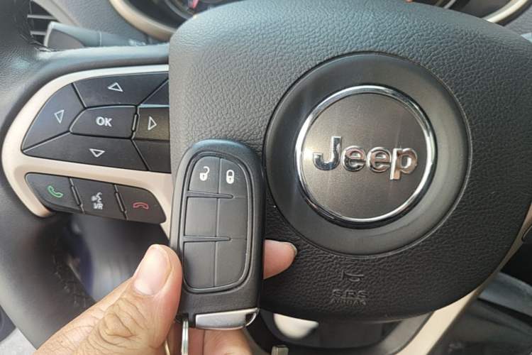 Used Jeep Cherokee 2017 2.0L Superior Edition Vehicle Key