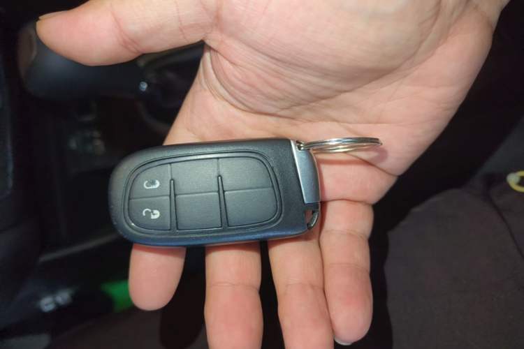 Used Jeep Cherokee 2017 2.0L Superior Edition Vehicle Key