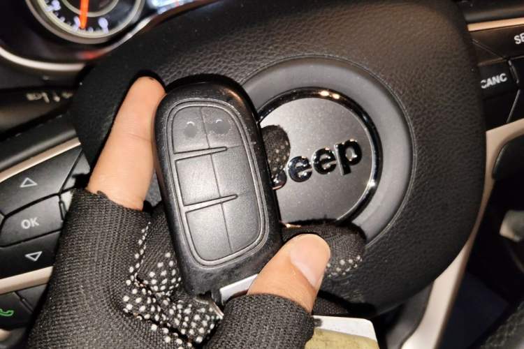 Used Jeep Cherokee 2017 2.4L Professional Smart Edition Vehicle Key