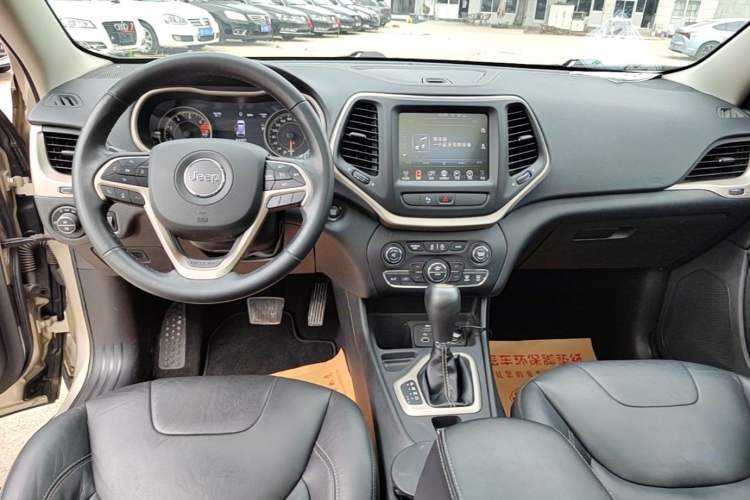 Used Jeep Cherokee 2017 2.0L Superior Edition Center Console