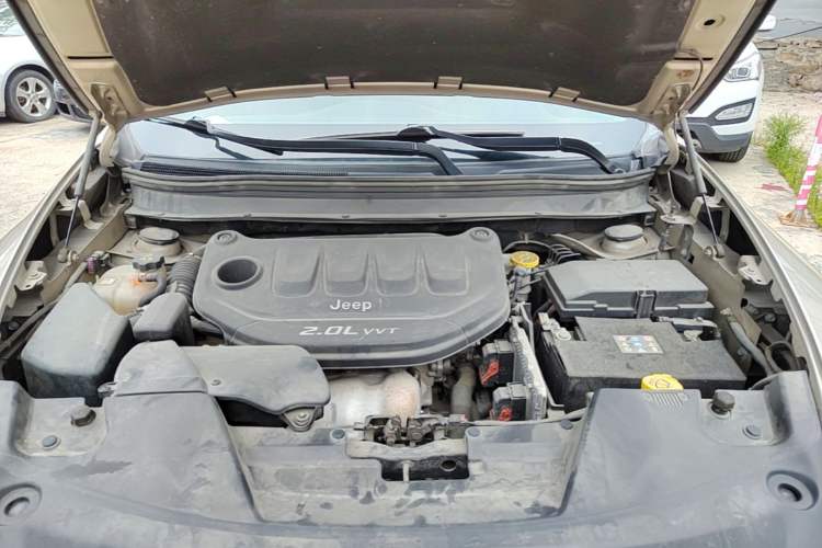 Used Jeep Cherokee 2017 2.0L Superior Edition Engine Bay