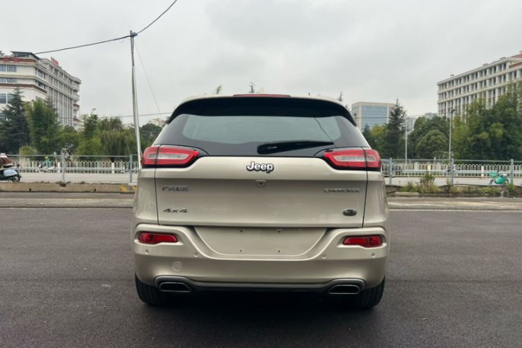 Used Jeep Cherokee 2017 2.4L Professional Edition Exterior 3