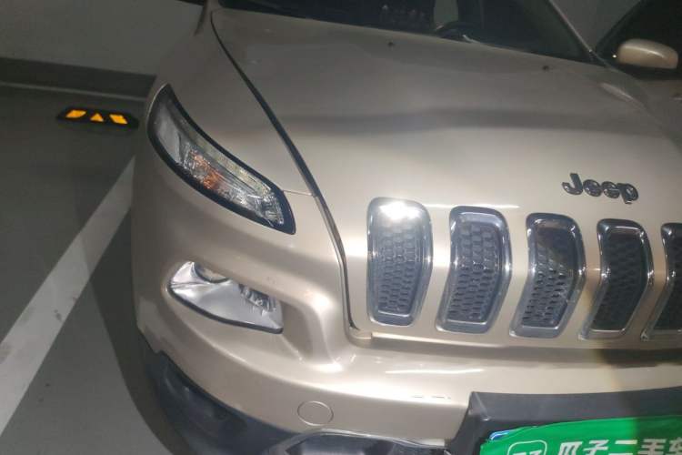 Used Jeep Cherokee 2017 2.0L Superior Edition Exterior 3