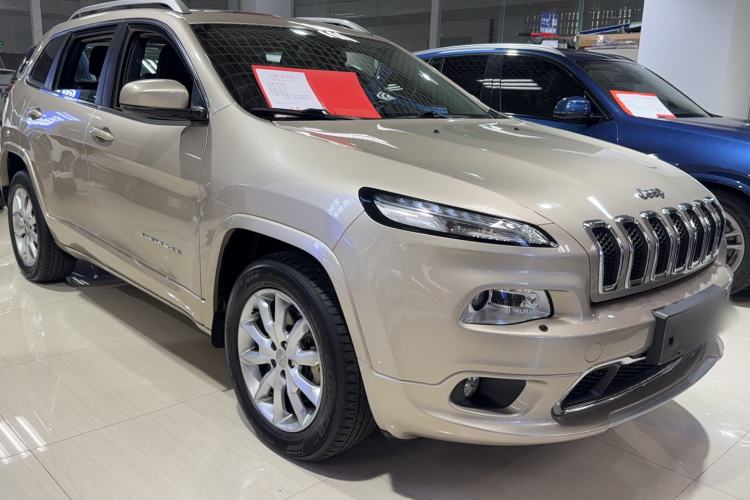 Used Jeep Cherokee 2017 2.4L Professional Edition Exterior 4