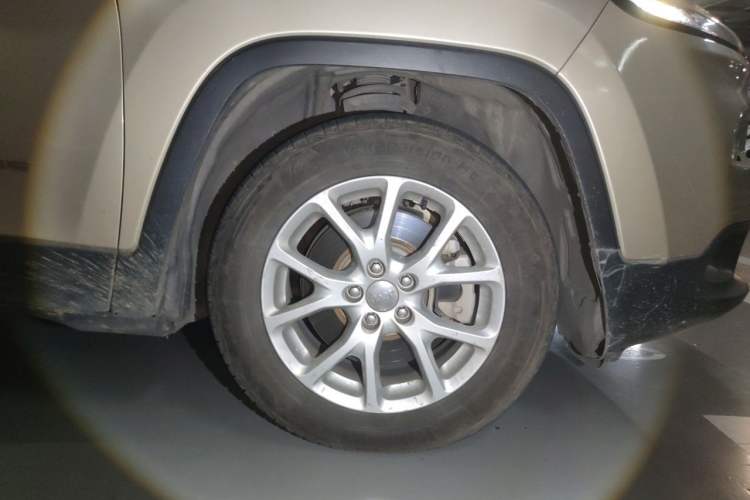 Used Jeep Cherokee 2017 2.0L Superior Edition Exterior 4
