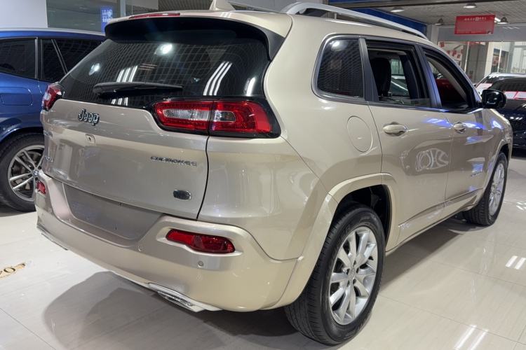 Used Jeep Cherokee 2017 2.4L Professional Edition Exterior 5