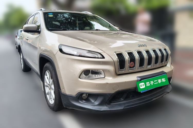 Used Jeep Cherokee 2017 2.0L Superior Edition Front Right 45 Deg
